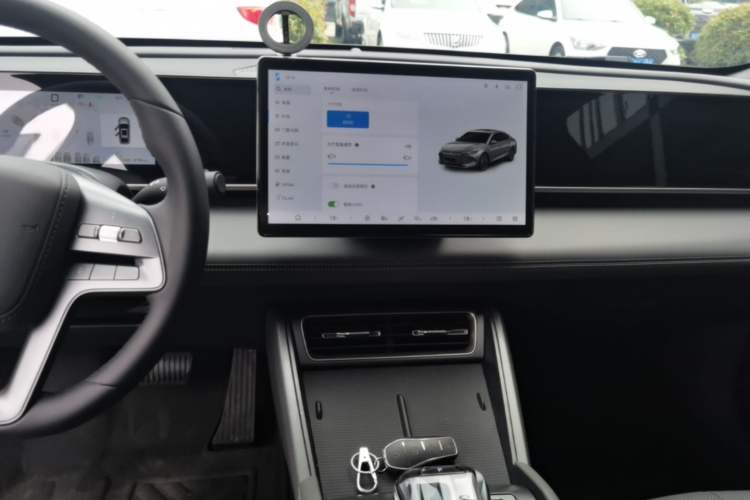 Used BYD Qin L 2025 DM-i Smart Drive 80KM Leading Model Audio And AC Panel
