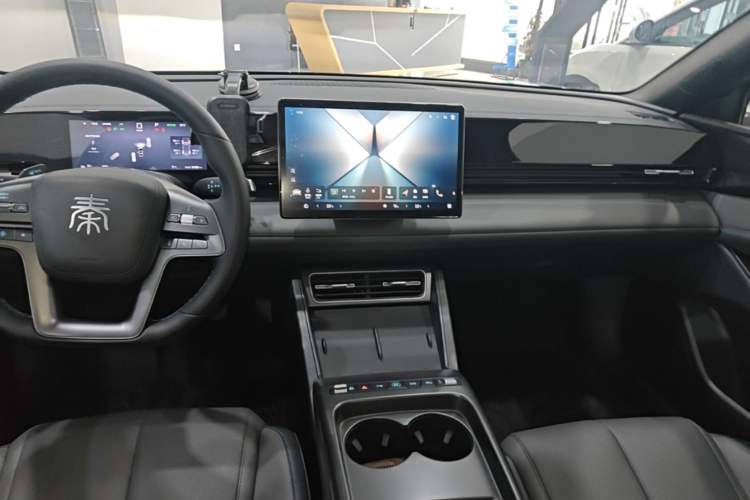 Used BYD Qin L 2025 EV 470KM Leading Edition Audio And AC Panel
