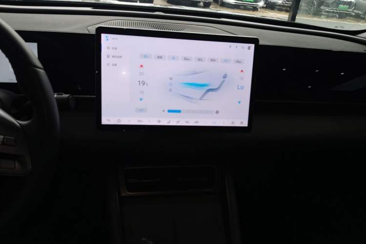 Used BYD Qin L 2025 DM-i Smart Drive 120KM Superior Model Audio And AC Panel