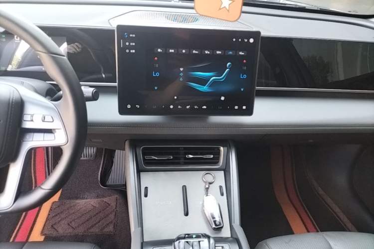 Used BYD Qin L 2025 DM-i Smart Drive 80KM Leading Model Audio And AC Panel