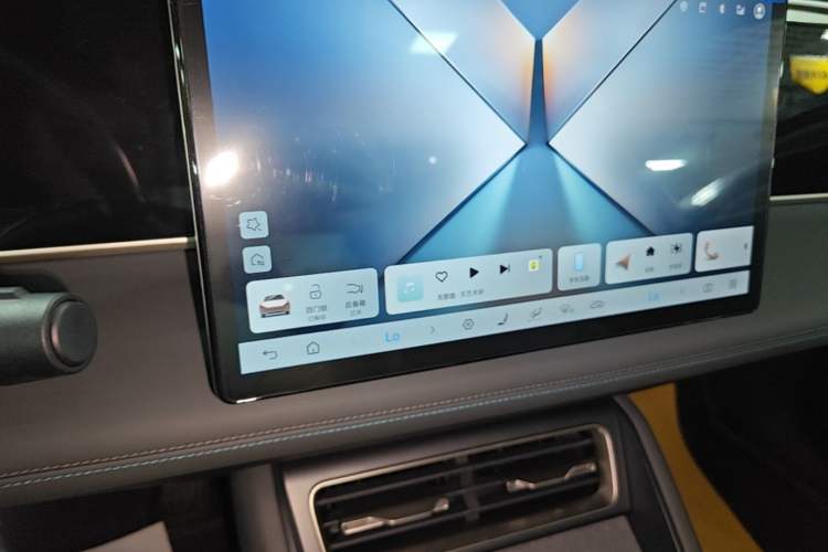 Used BYD Qin L 2025 DM-i Smart Drive 120KM Superior Model Audio And AC Panel
