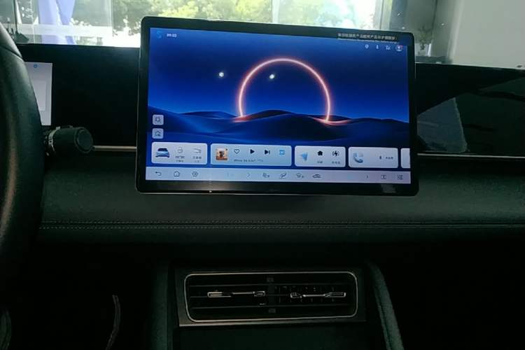 Used BYD Qin L 2025 DM-i Smart Drive 120KM Leading Model Audio And AC Panel