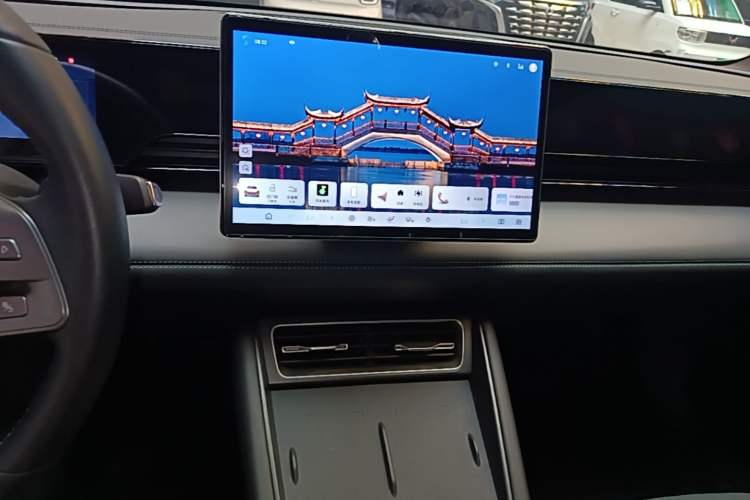 Used BYD Qin L 2025 EV 545KM Beyond Version Audio And AC Panel
