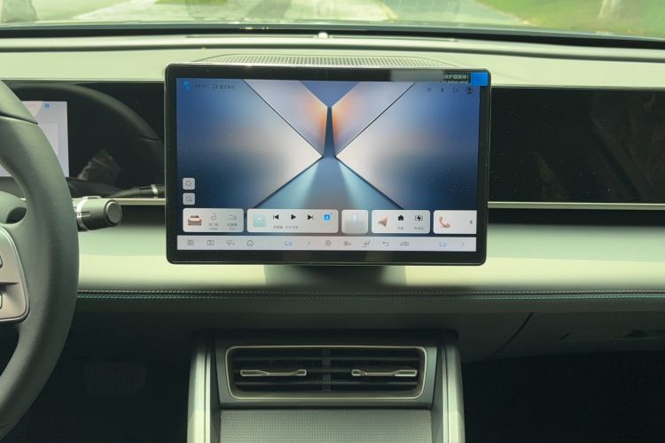 Used BYD Qin L 2025 DM-i Smart Drive 80KM Leading Model Audio And AC Panel