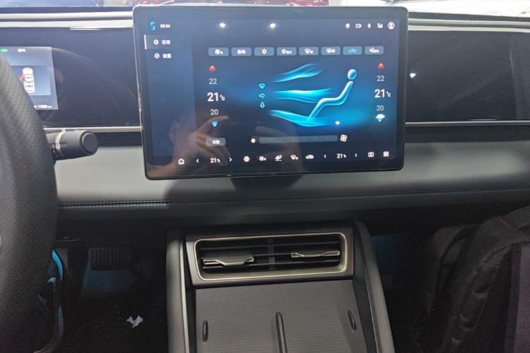 Used BYD Qin L 2025 DM-i Smart Drive 80KM Superior Model Audio And AC Panel