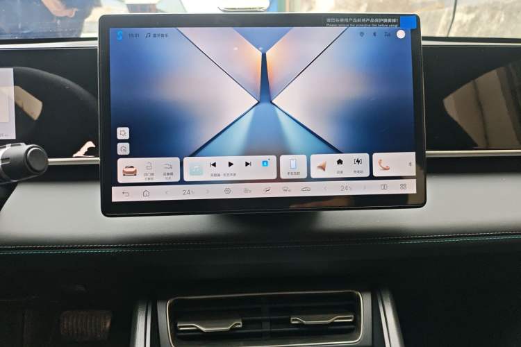 Used BYD Qin L 2025 DM-i Smart Drive 80KM Leading Model Audio And AC Panel