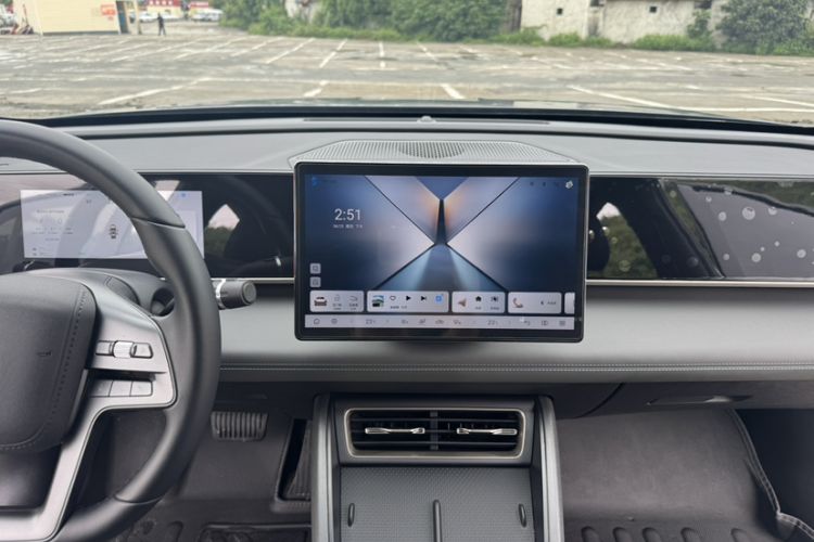 Used BYD Qin L 2025 DM-i Smart Drive 80KM Leading Model Audio And AC Panel
