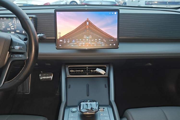 Used BYD Qin L 2025 DM-i Smart Drive 80KM Leading Model Audio And AC Panel