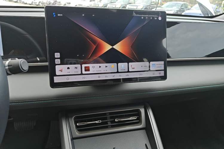 Used BYD Qin L 2025 DM-i Smart Drive 80KM Leading Model Audio And AC Panel