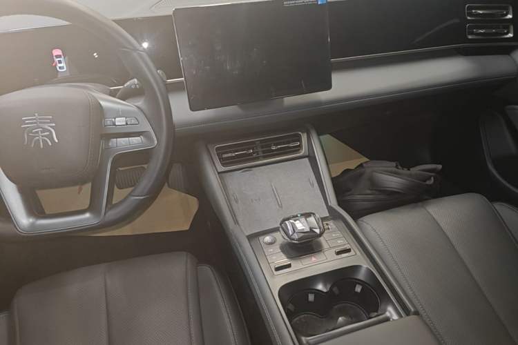 Used BYD Qin L 2025 DM-i Smart Drive 120KM Superior Model Audio And AC Panel