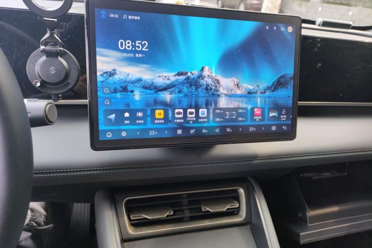 Used BYD Qin L 2025 DM-i Smart Drive 80KM Superior Model Audio And AC Panel