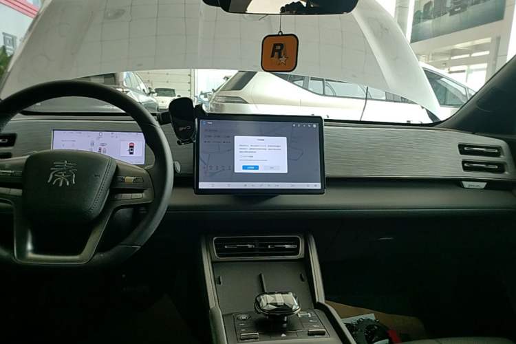 Used BYD Qin L 2025 DM-i Smart Drive 80KM Leading Model Audio And AC Panel