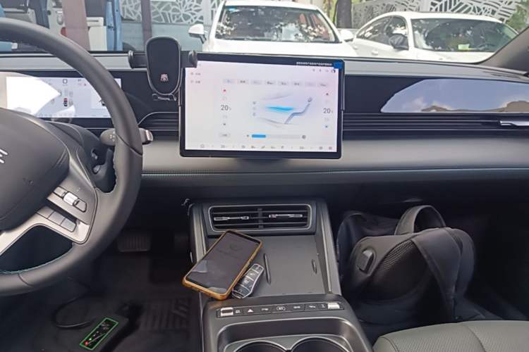 Used BYD Qin L 2025 EV 470KM Leading Edition Audio And AC Panel