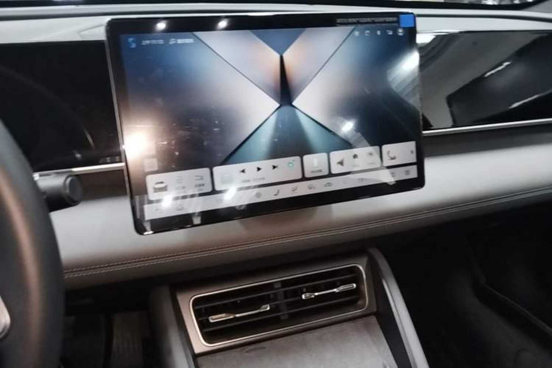 Used BYD Qin L 2025 DM-i Smart Drive 120KM Superior Model Audio And AC Panel