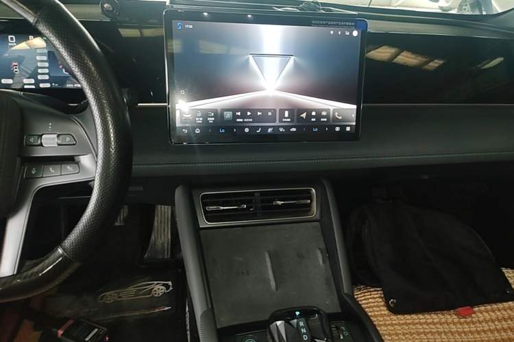 Used BYD Qin L 2025 DM-i Smart Drive 120KM Superior Model Audio And AC Panel