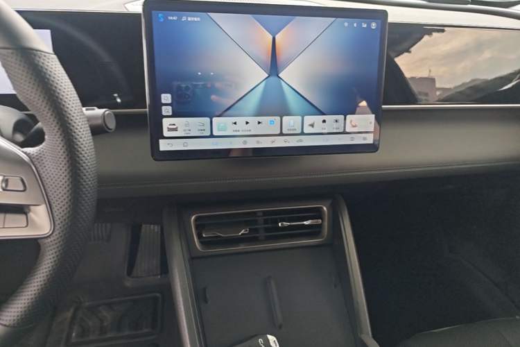 Used BYD Qin L 2025 DM-i Smart Drive 80KM Leading Model Audio And AC Panel
