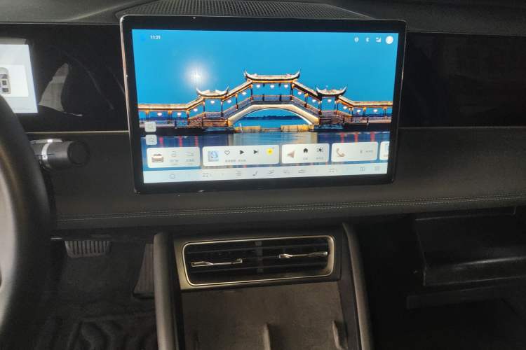 Used BYD Qin L 2025 DM-i Smart Drive 120KM Superior Model Audio And AC Panel