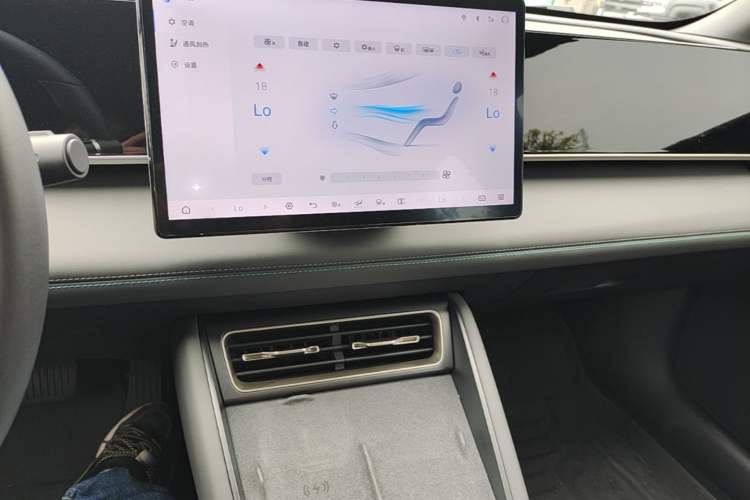 Used BYD Qin L 2025 DM-i Smart Drive 120KM Superior Model Audio And AC Panel