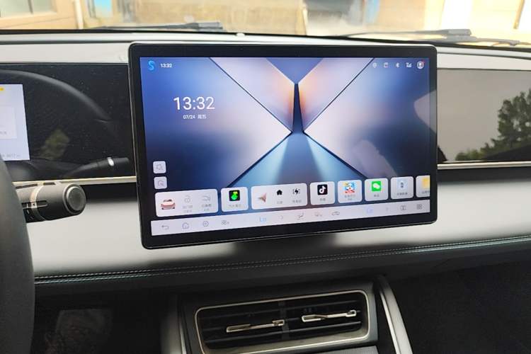 Used BYD Qin L 2025 DM-i Smart Drive 120KM Leading Model Audio And AC Panel