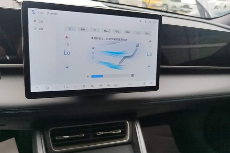 Used BYD Qin L 2025 DM-i Smart Drive 80KM Leading Model Audio And AC Panel