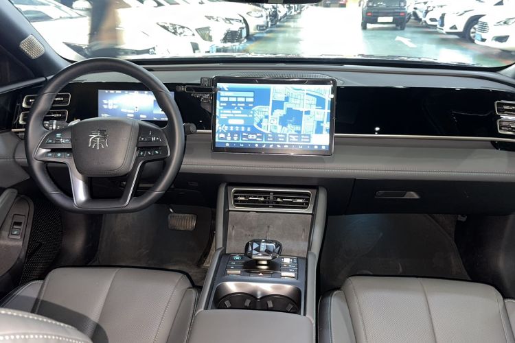 Used BYD Qin L 2025 DM-i Smart Drive 120KM Superior Model Audio And AC Panel