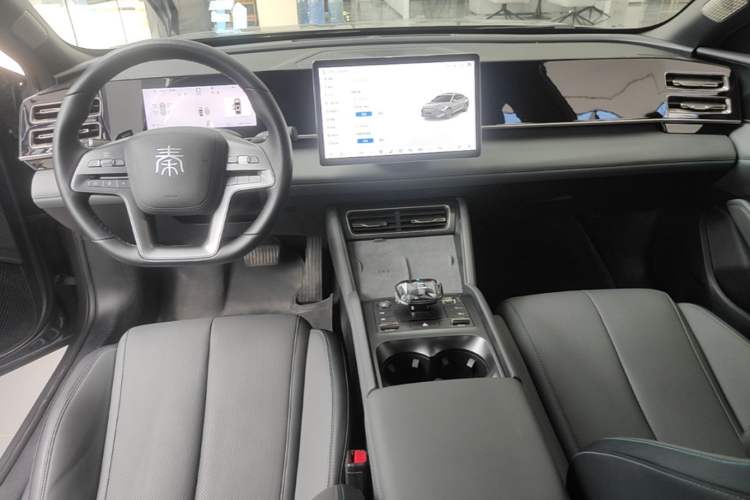 Used BYD Qin L 2025 DM-i Smart Drive 120KM Superior Model Center Console