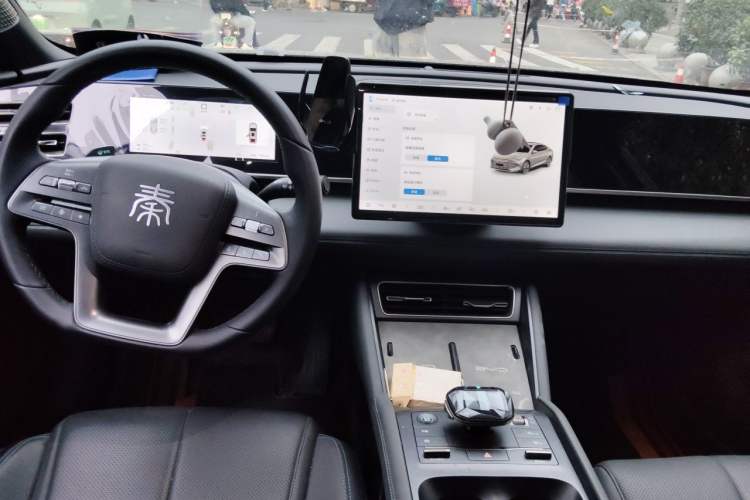 Used BYD Qin L 2025 DM-i Smart Drive 120KM Leading Model Center Console