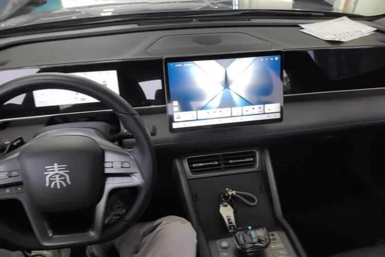 Used BYD Qin L 2025 DM-i Smart Drive 80KM Leading Model Center Console