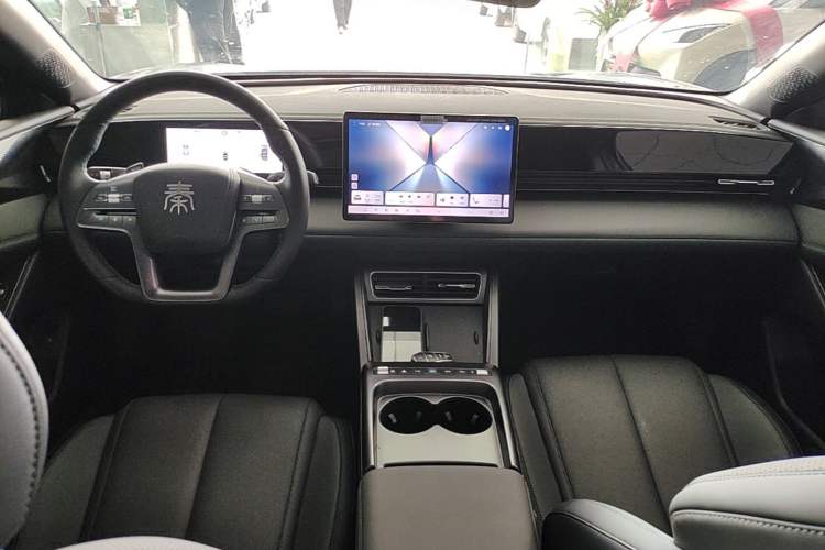 Used BYD Qin L 2025 EV 470KM Leading Edition Center Console