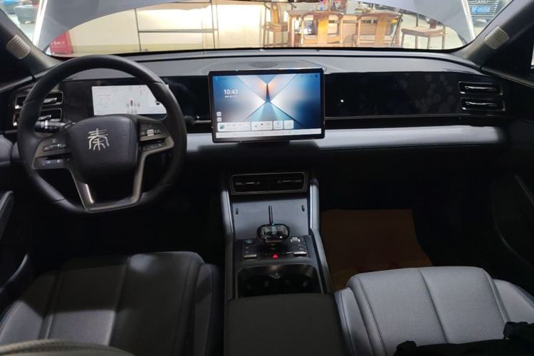 Used BYD Qin L 2025 DM-i Smart Drive 120KM Leading Model Center Console