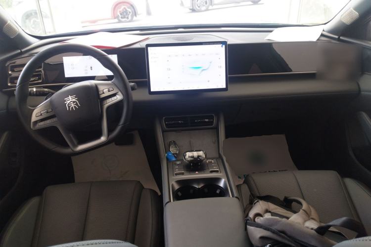 Used BYD Qin L 2025 DM-i Smart Drive 120KM Superior Model Center Console