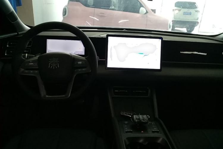 Used BYD Qin L 2025 DM-i Smart Drive 80KM Leading Model Center Console