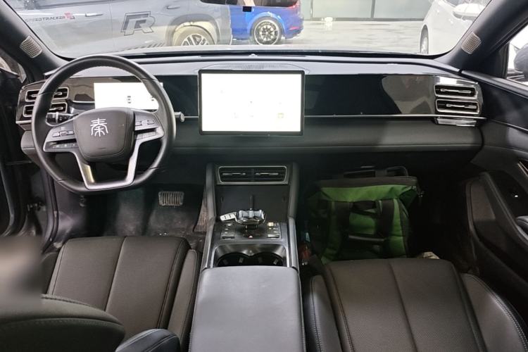 Used BYD Qin L 2025 DM-i Smart Drive 80KM Superior Model Center Console