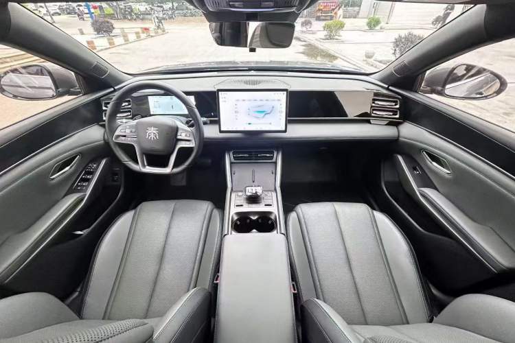 Used BYD Qin L 2025 DM-i Smart Drive 80KM Leading Model Center Console