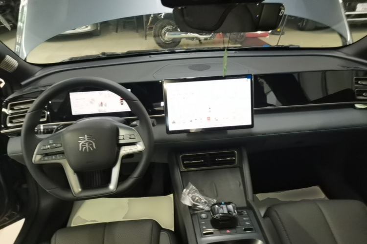 Used BYD Qin L 2025 DM-i Smart Drive 120KM Superior Model Center Console