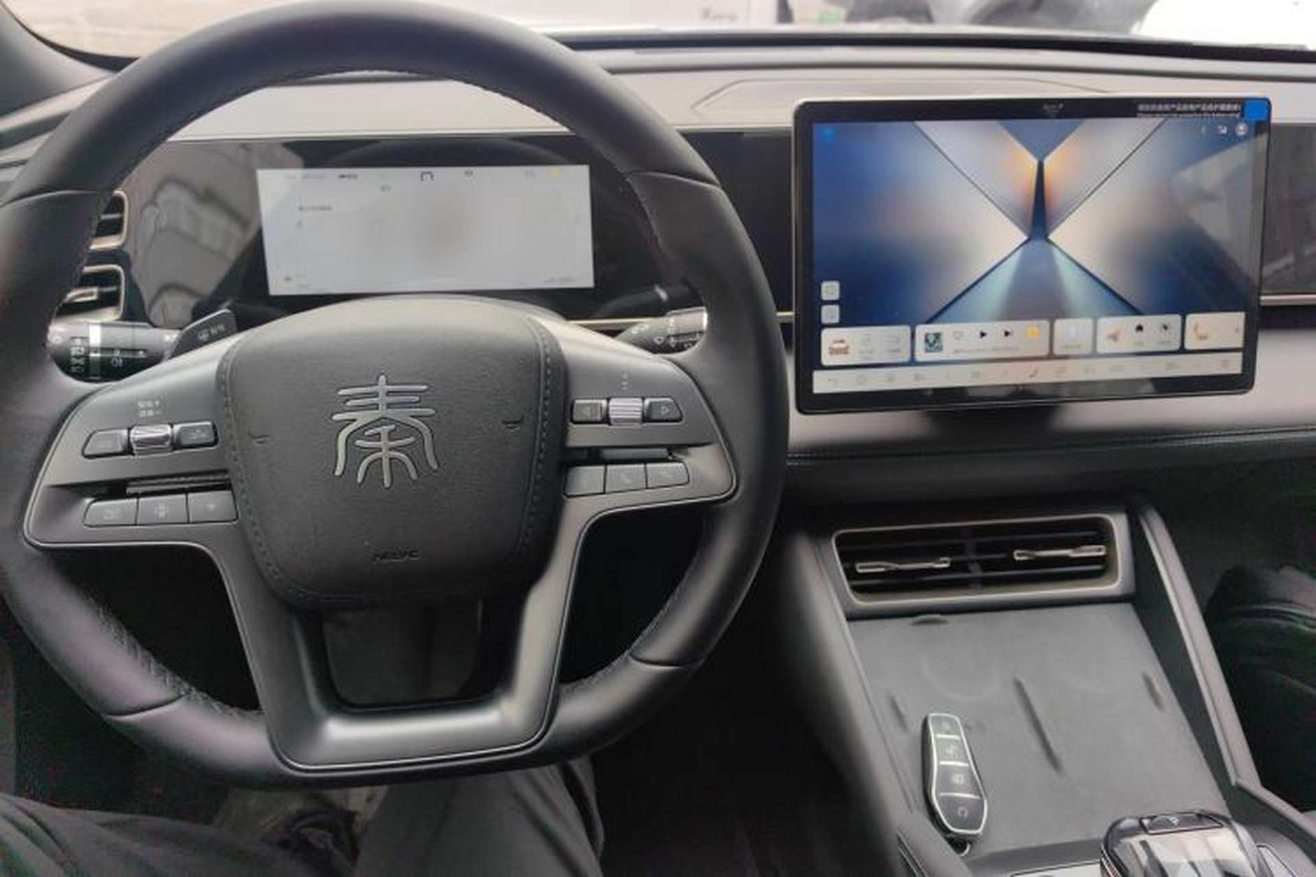 Used BYD Qin L 2025 DM-i Smart Drive 120KM Superior Model Center Console