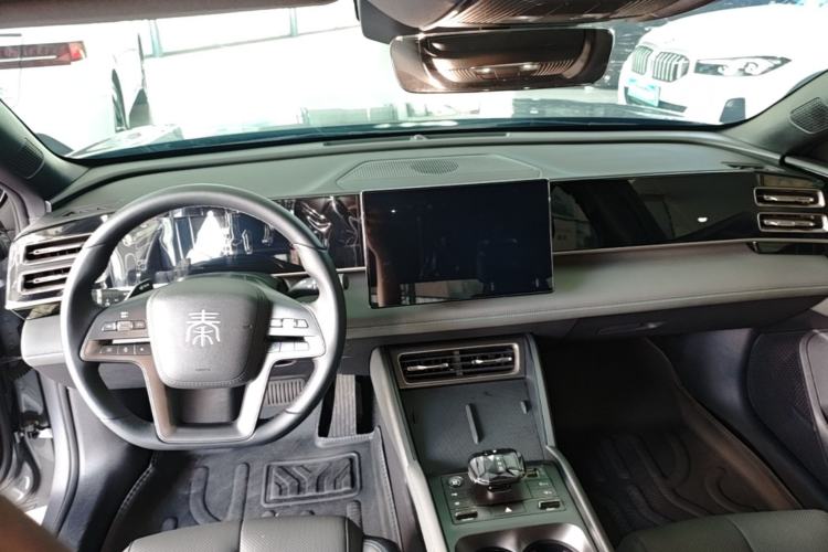 Used BYD Qin L 2025 DM-i Smart Drive 80KM Leading Model Center Console