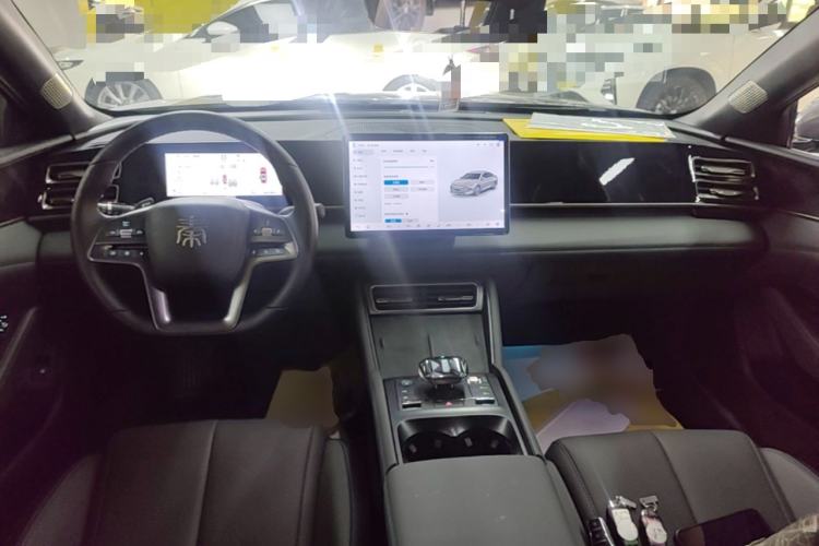 Used BYD Qin L 2025 DM-i Smart Drive 120KM Superior Model Center Console