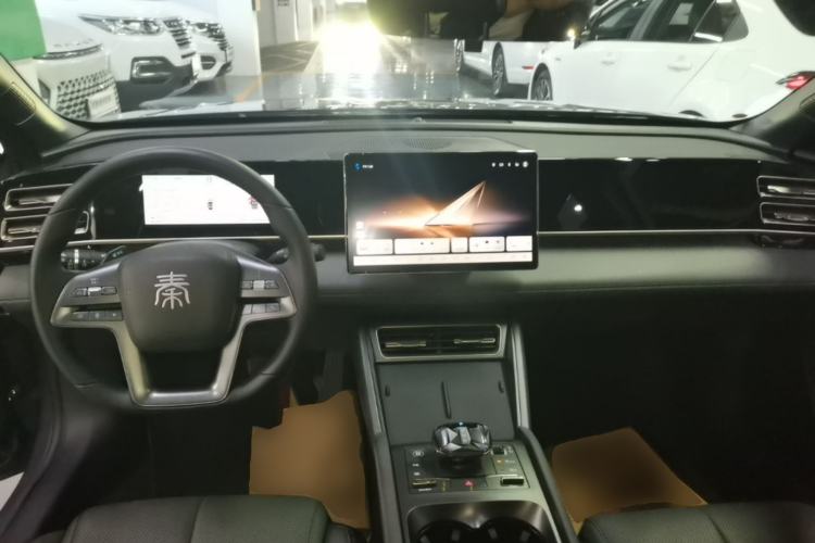 Used BYD Qin L 2025 DM-i Smart Drive 80KM Leading Model Center Console