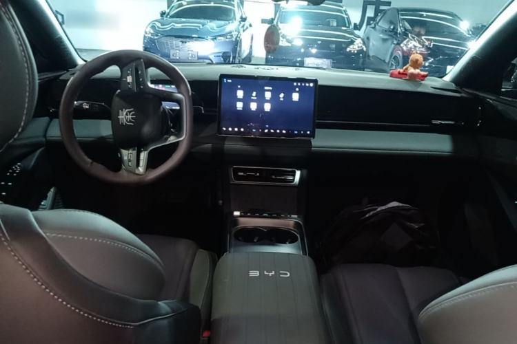 Used BYD Qin L 2025 EV 470KM Leading Edition Center Console