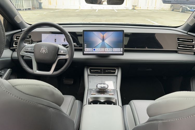 Used BYD Qin L 2025 DM-i Smart Drive 120KM Superior Model Center Console