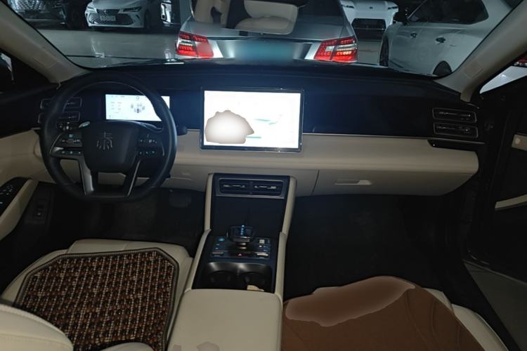 Used BYD Qin L 2025 DM-i Smart Drive 80KM Leading Model Center Console