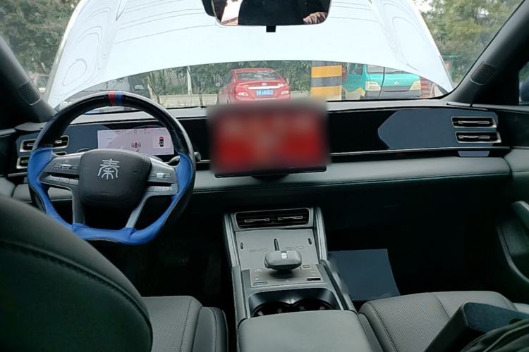 Used BYD Qin L 2025 DM-i Smart Drive 80KM Leading Model Center Console