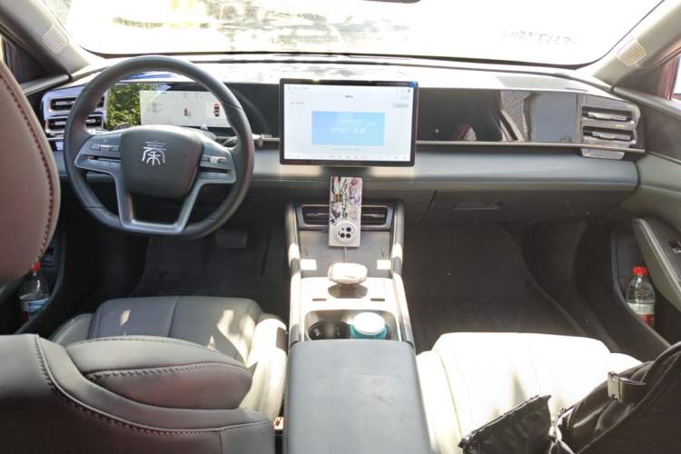 Used BYD Qin L 2025 DM-i Smart Drive 120KM Superior Model Center Console