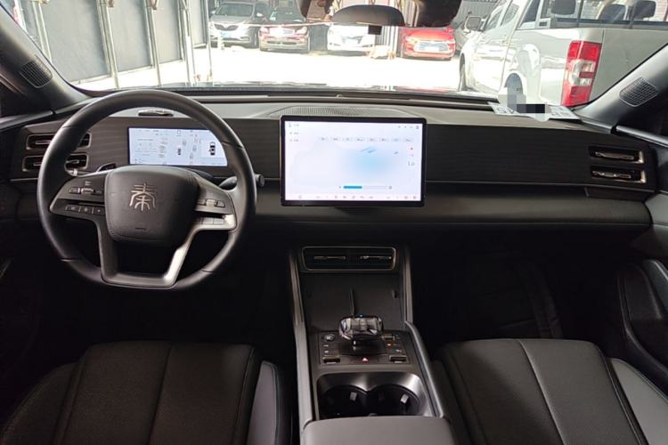 Used BYD Qin L 2025 DM-i Smart Drive 80KM Leading Model Center Console