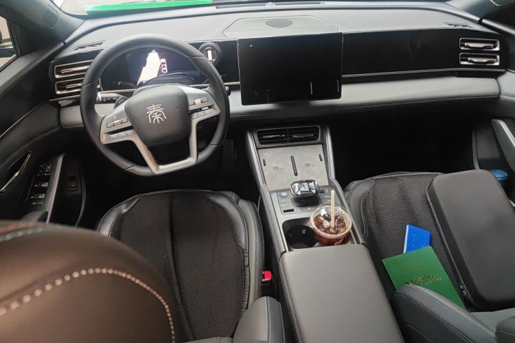 Used BYD Qin L 2025 DM-i Smart Drive 80KM Leading Model Center Console