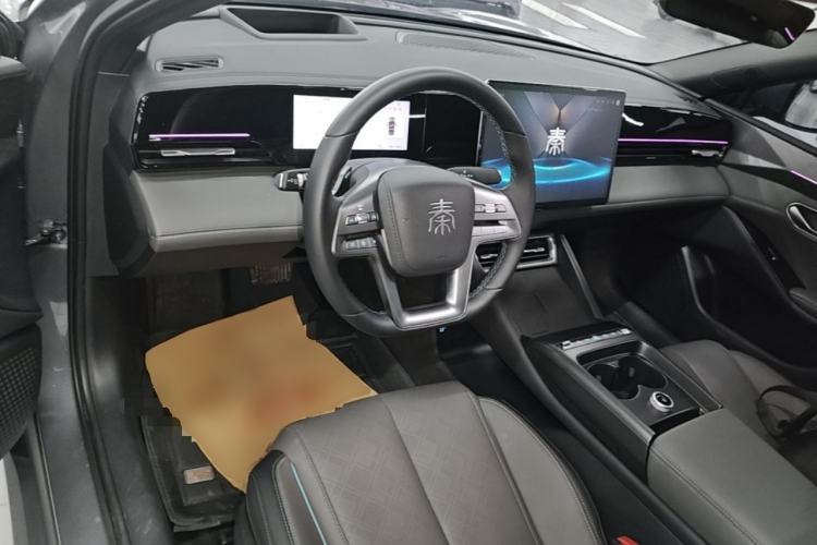 Used BYD Qin L 2025 EV 545KM Cloud Suspension Edition Center Console