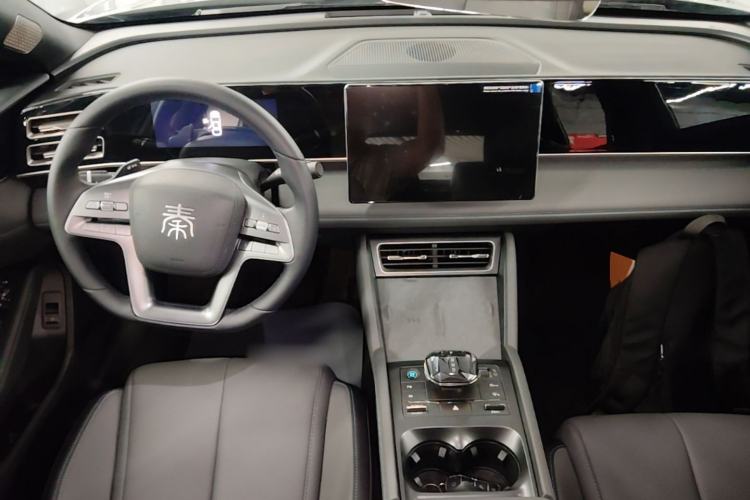 Used BYD Qin L 2025 DM-i Smart Drive 120KM Superior Model Center Console