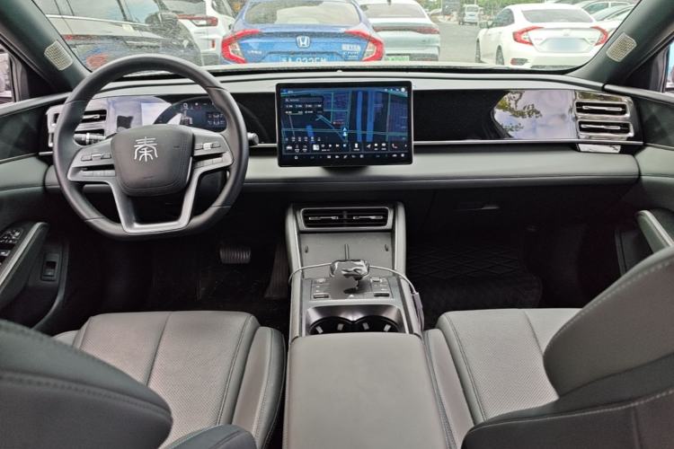 Used BYD Qin L 2025 DM-i Smart Drive 120KM Leading Model Center Console