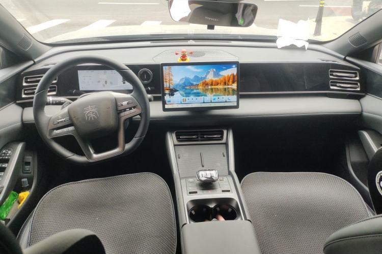 Used BYD Qin L 2025 DM-i Smart Drive 80KM Leading Model Center Console